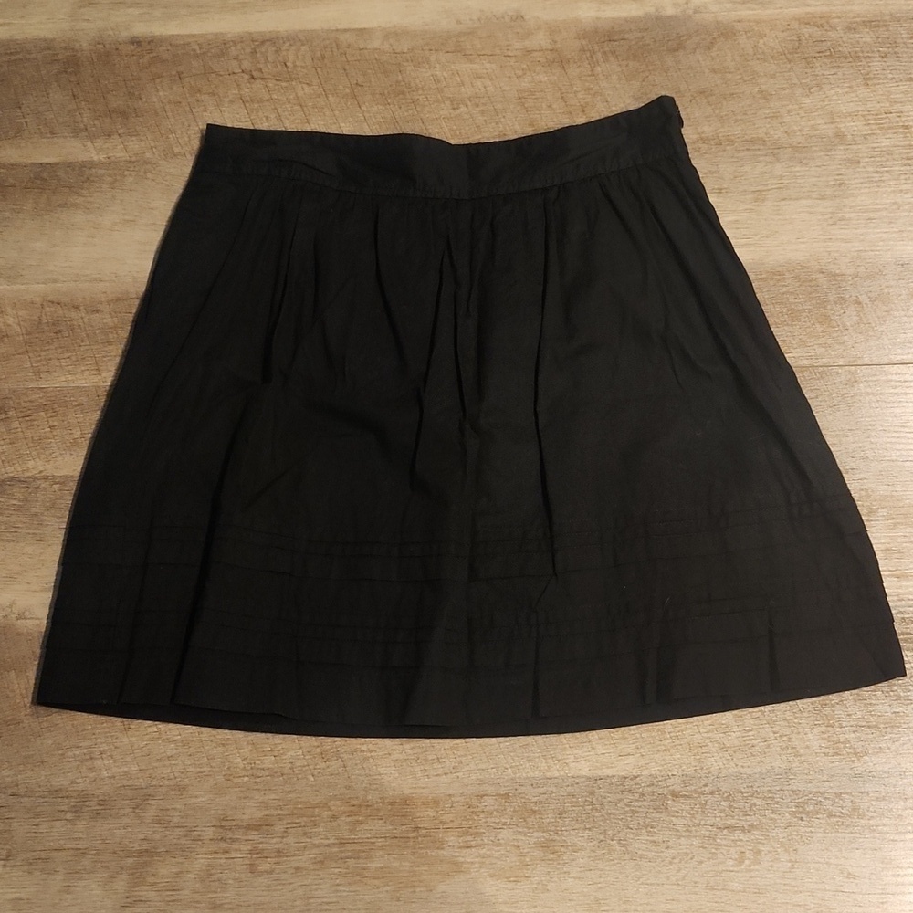 Loft Pleated Bottom Mini Skirt. Size 4